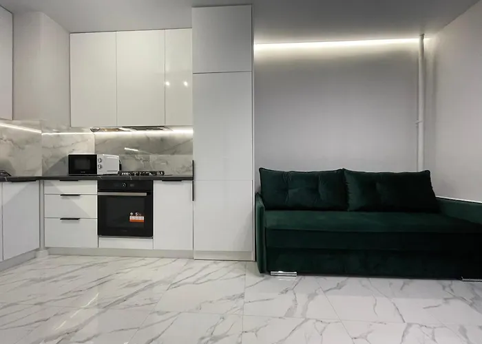 Pasichna Strit масив пасічний, зелена Lviv